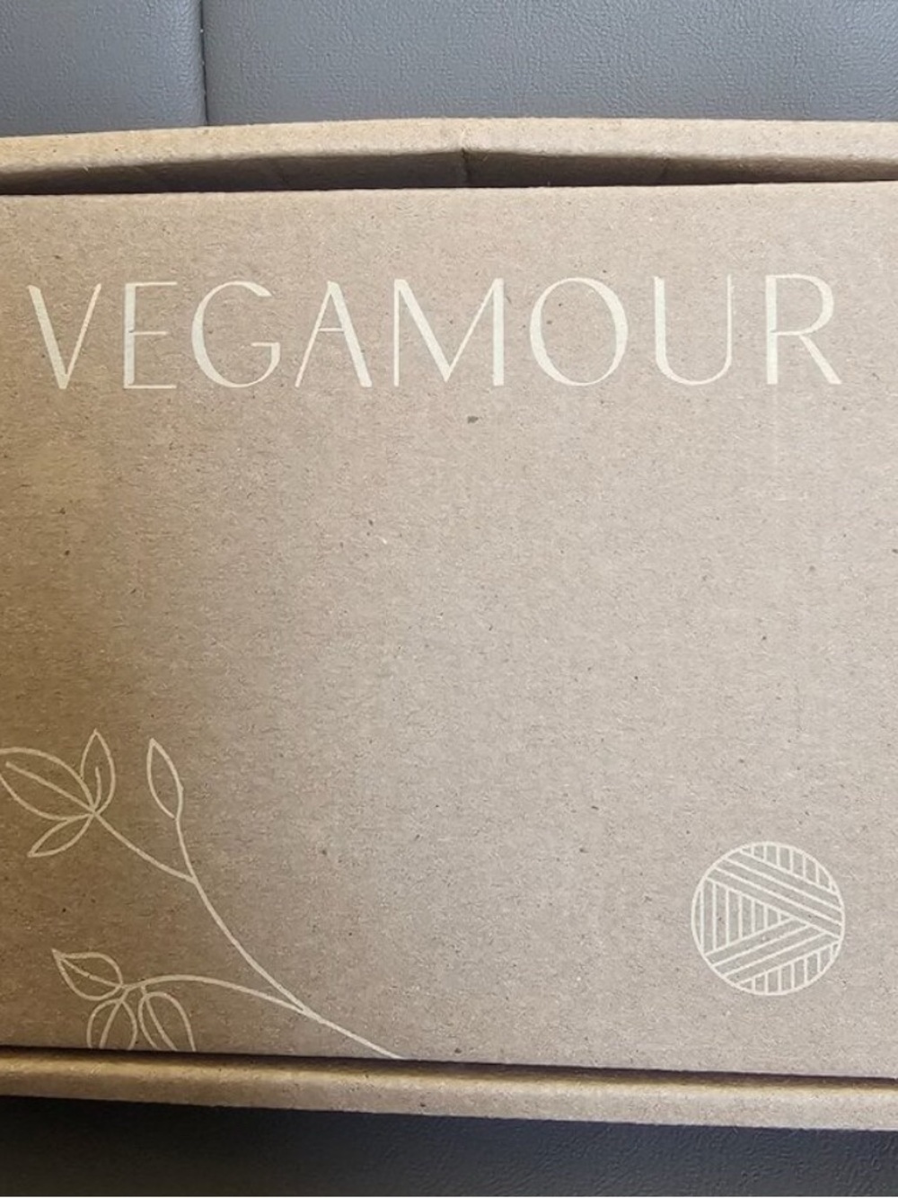 VEGAMOUR GRO+ Advanced Hair Serum — Cream & Gold - Picture 2 of 2